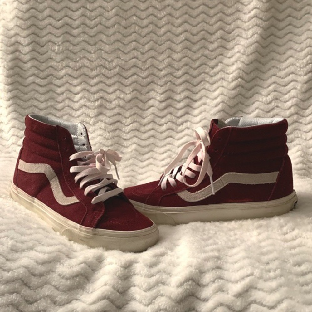 Vans Sk8-Hi. Burgundy. Size: Men’s 6.0/ Wmn’s 7.5
